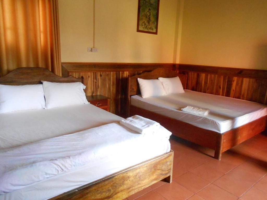 Zuela Guesthouse لوانغ نامثا الغرفة الصورة